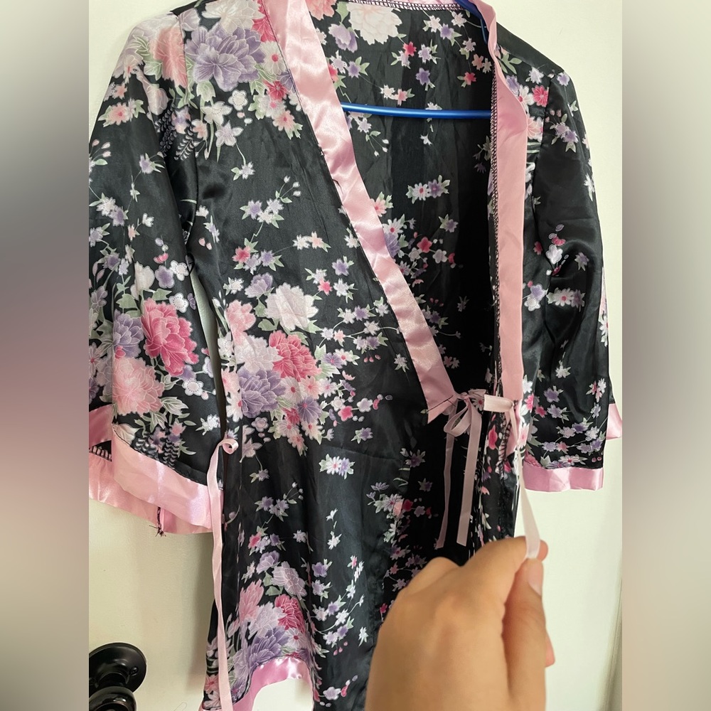 robe - Picture 3 of 3